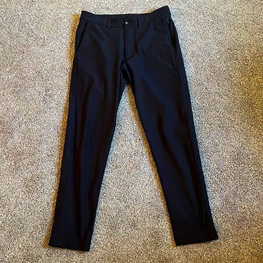 Lulu lemon - black - like new condition - 30/30 - commission pant slim